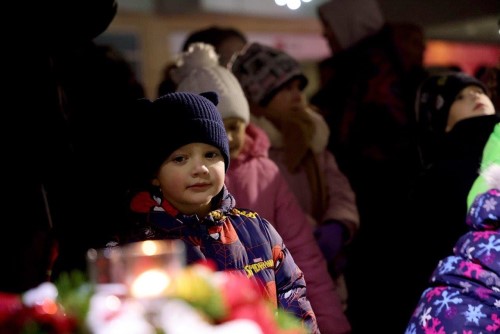 Advent v Náchodě je tady! Na Masarykově náměstí se rozzářil vánoční strom.
