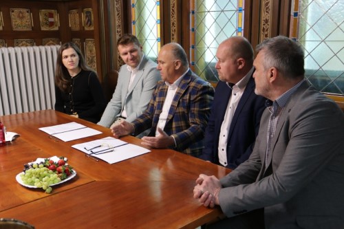 M�sto N�chod podepsalo smlouvu na obnovu parku Velk� l�zn� v B�lovsi