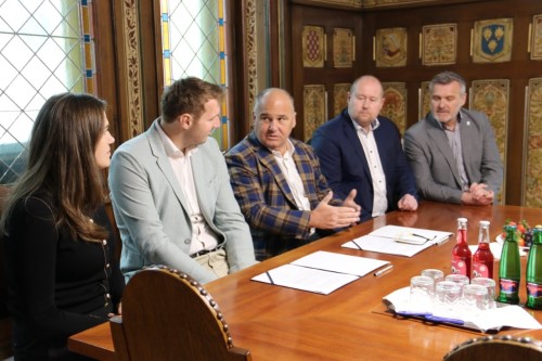 M�sto N�chod podepsalo smlouvu na obnovu parku Velk� l�zn� v B�lovsi