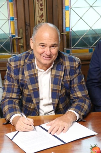 M�sto N�chod podepsalo smlouvu na obnovu parku Velk� l�zn� v B�lovsi